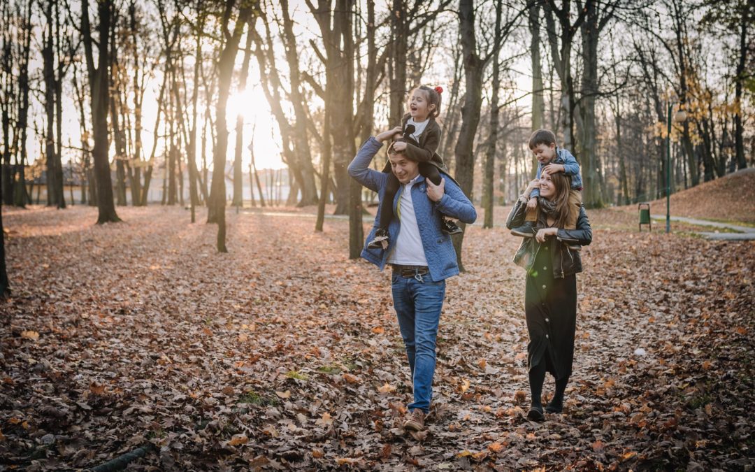Rodzinna sesja lifestyle w plenerze