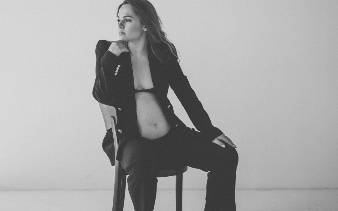 Minimalistyczne sesje ciążowe